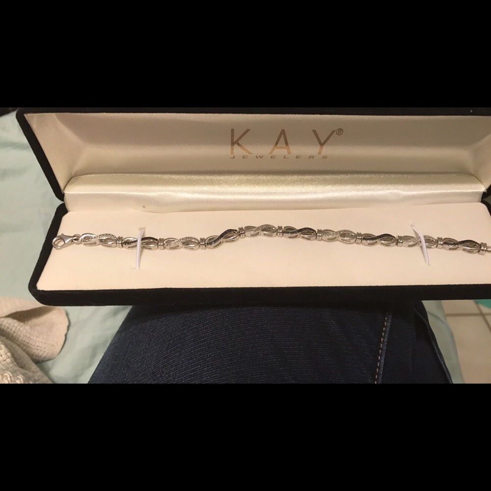 Infinity bracelet - Picture 2 of 2